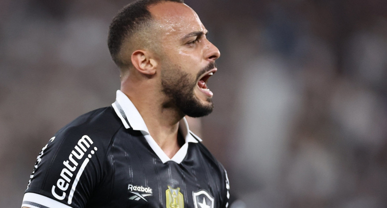 Arthur Cabral &eacute; alvo do Corinthians. 