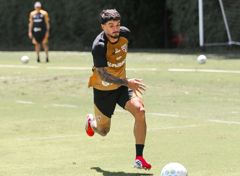 Cauly pode iniciar partida como titular &ndash;