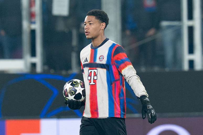 Leonard Prescott, de apenas 16 anos, poder&aacute; fazer estreia hist&oacute;ria pelo Bayern de Munique na Liga dos Campe&otilde;es