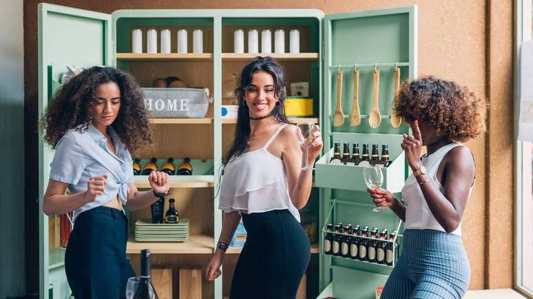 O festival de m&uacute;sica &eacute; visto internamente como uma plataforma alinhada ao perfil da gera&ccedil;&atilde;o Z, p&uacute;blico-alvo central da cerveja saborizada &ndash; depositphotos.com / peus