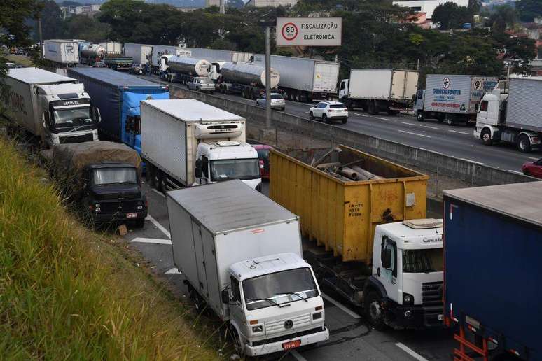 Em 2018, greve dos caminhoneiros provocou perdas bilion&aacute;rias em setores diversos da economia