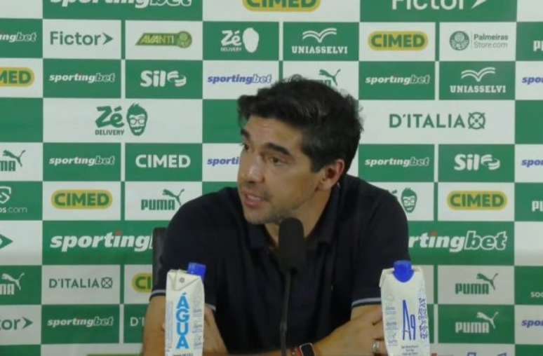 பொடாஃபோகோவுடன் ஆட்டத்தின் போது ஏபெல் ஃபெரீரா -