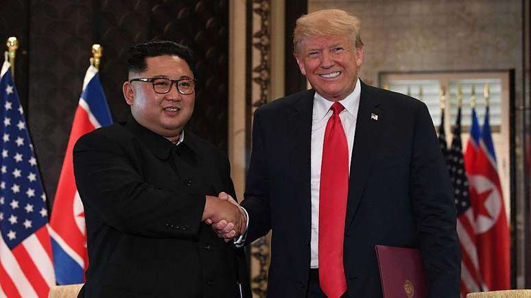 Trump e Kim tiveram um encontro hist&oacute;rico em Singapura em 2018