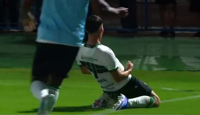 Lavega comemora o gol da vit&oacute;ria do Coritiba &ndash;