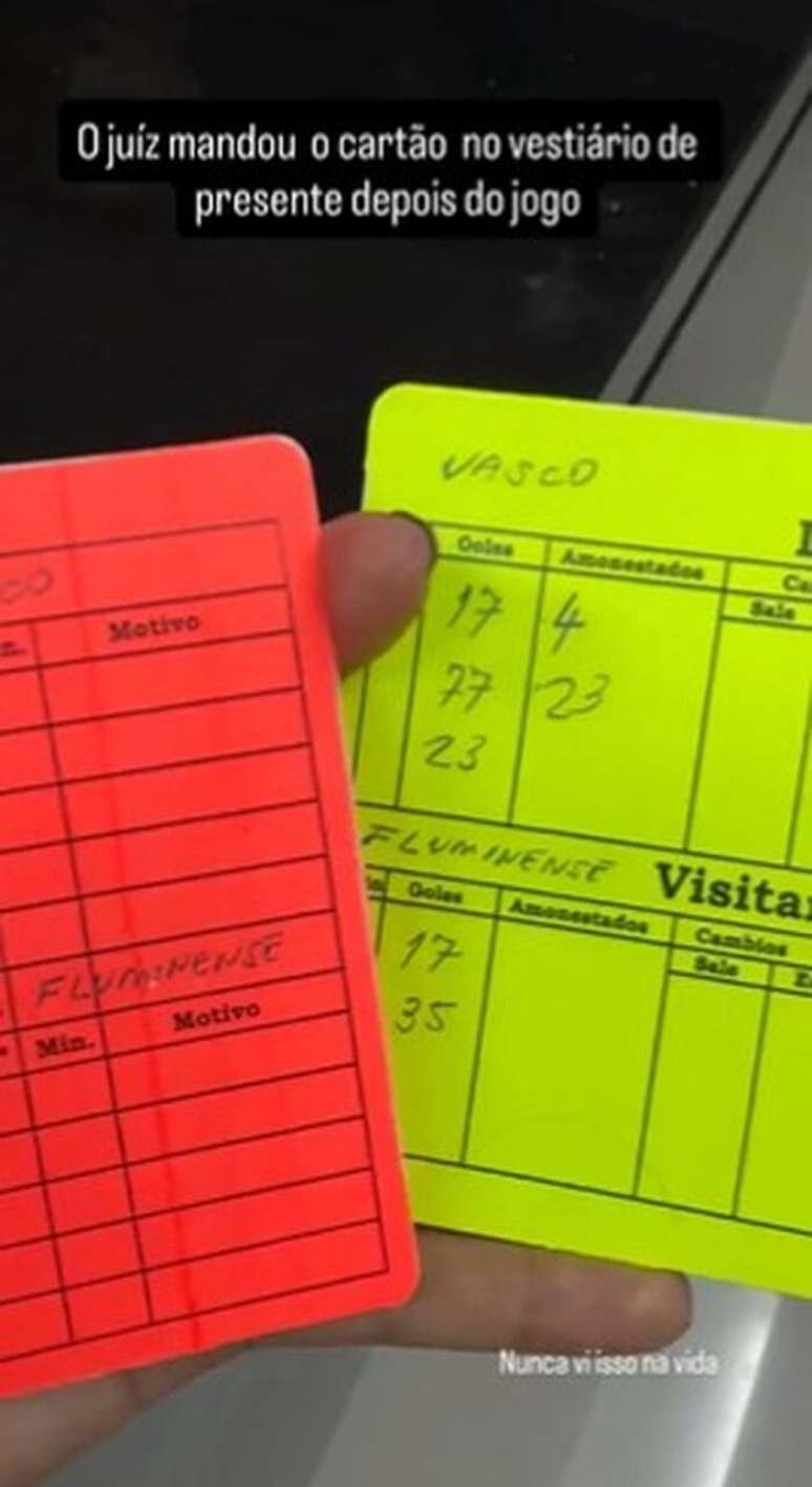Registro do presente que Thiago Mendes recebeu do &aacute;rbitro &ndash;