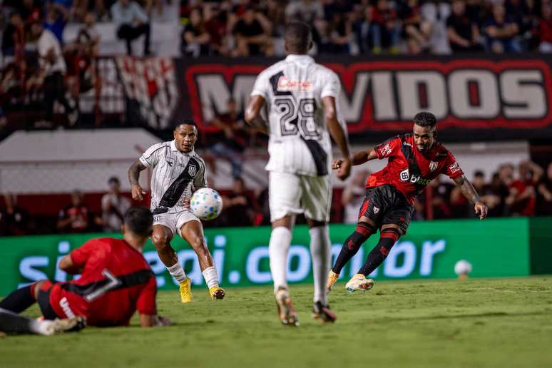 Atl&eacute;tico-GO e Ponte Preta mediram for&ccedil;as na noite desta quarta-feira (18), pela quarta fase da Copa do Brasil &ndash;