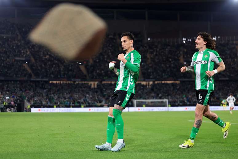 Antony comemorando um dos gols da goleada do Real B&eacute;tis 