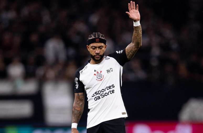 Memphis Depay em campo pelo Corinthians &ndash;