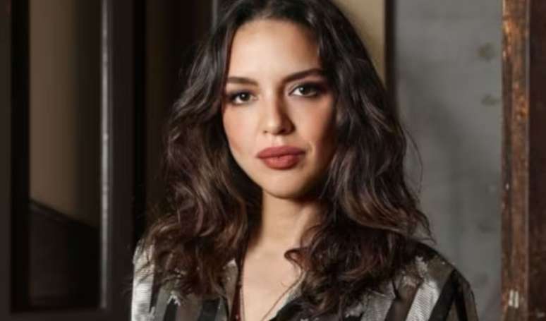 నటి మెరిక్ అరల్ టర్కిష్ సోప్ ఒపెరా 'కోరాకో డి మే'లో ఇర్మాక్ పాత్రను పోషించింది.