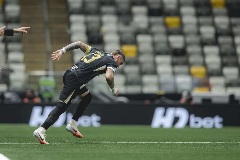 Lyanco volta a jogar pelo Galo ap&oacute;s cinco meses por conta de grave les&atilde;o &ndash; Pedro Souza/Atl&eacute;tico