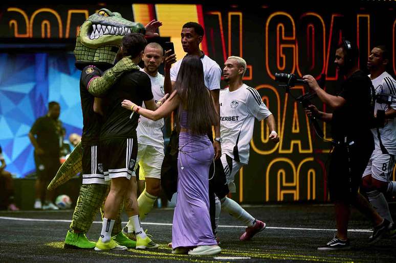 Nyvi recha&ccedil;a qualquer tipo de crise no Nyvelados &ndash;