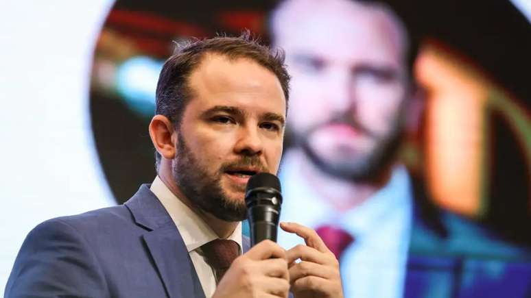 డారియో దురిగన్, ఫెర్నాండో హడ్డాడ్ స్థానంలో డిపార్ట్‌మెంట్‌కు నాయకత్వం వహిస్తాడు