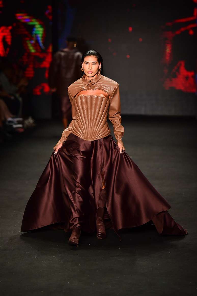 Pocah no desfile da Dendezeiro no SPFW 