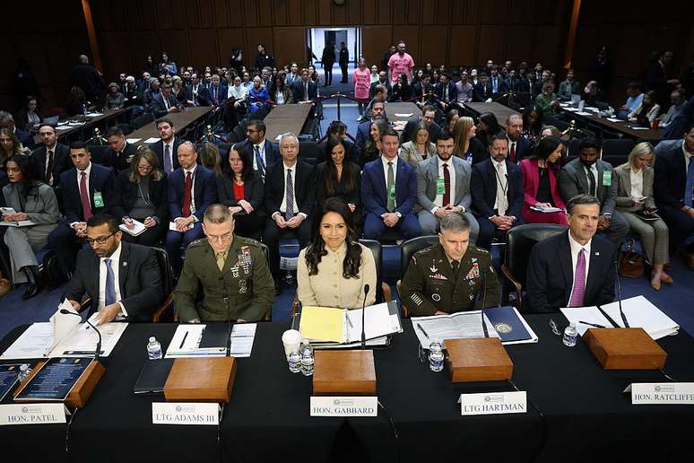 செனட் விசாரணையில் துளசி கபார்ட்