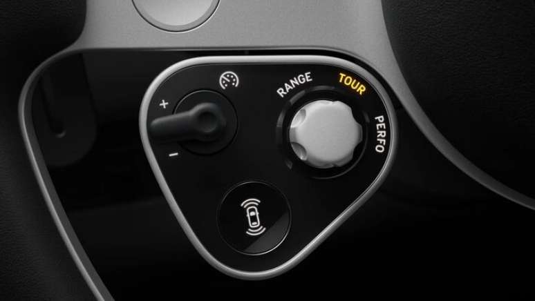 Volante da Ferrari Luce tem seletor de modos de condu&ccedil;&atilde;o