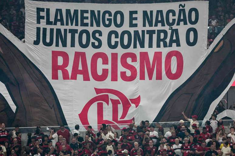 Torcida do Flamengo participou de ato contra o racismo no Maracan&atilde; &ndash;