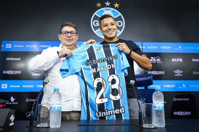Marlon quando foi apresentado pelo Gr&ecirc;mio 
