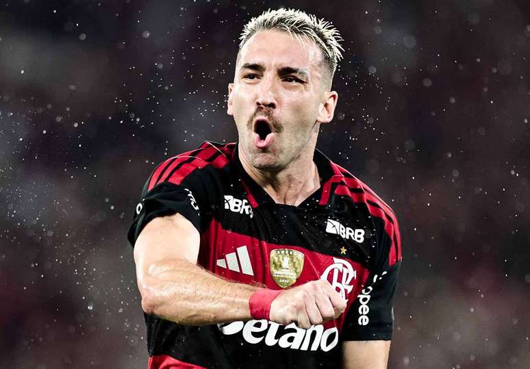 Leo Ortiz celebra o seu gol, o primeiro do Flamengo sobre o Remo.