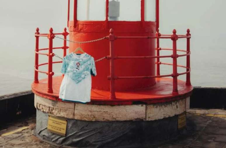 Divulga&ccedil;&atilde;o/FPF - Legenda: Uniforme reserva, que ser&aacute; usado na Copa do Mundo, remete &agrave;s navega&ccedil;&otilde;es hist&oacute;ricas