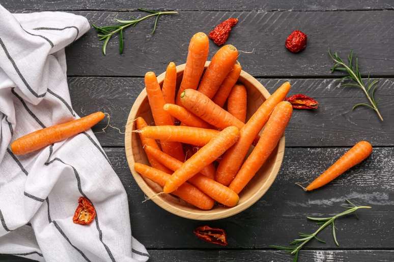 A cenoura auxilia na sa&uacute;de ocular e no fortalecimento das defesas do organismo 
