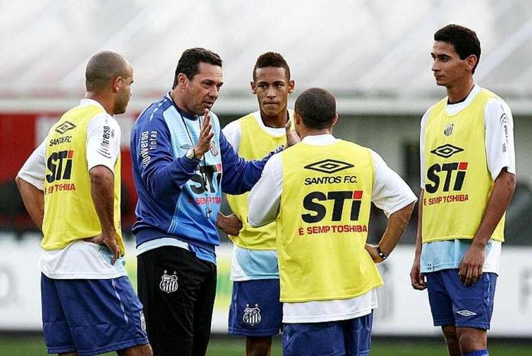 కోచ్ ఇప్పటికే శాంటోస్‌లో నెయ్‌మార్‌కు ఆజ్ఞాపించాడు –