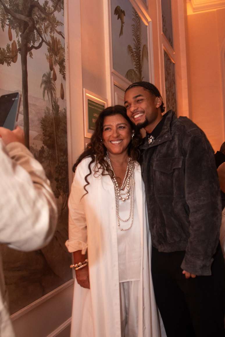 Regina Cas&eacute; e Juan Paiva 