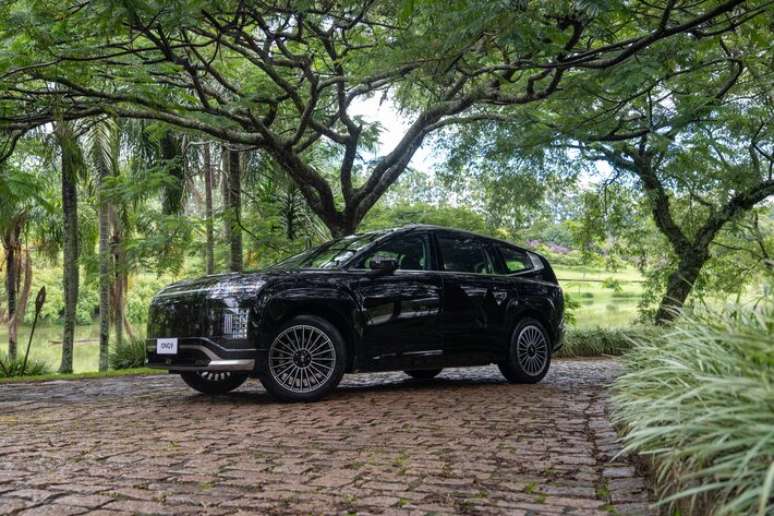 Hyundai Ioniq 9 tem comportamento est&aacute;vel