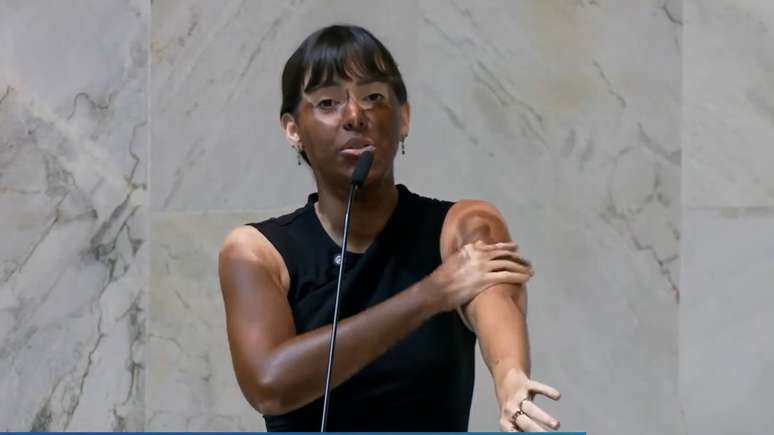 Deputada Fabiana Bolsonaro (PL) fez blackface em sess&atilde;o na Alesp