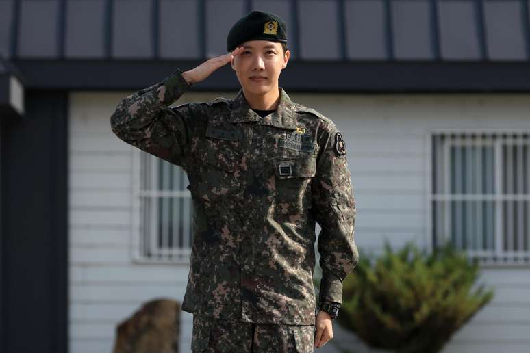 J-Hope no servi&ccedil;o militar obrigat&oacute;rio 