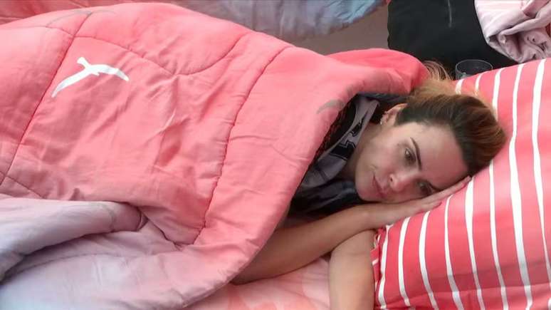 ப்ரோவா டோ அன்ஜோவுக்கு முன் அனா பவுலாவும் கவ்பாயும் மோதிக் கொள்கிறார்கள்