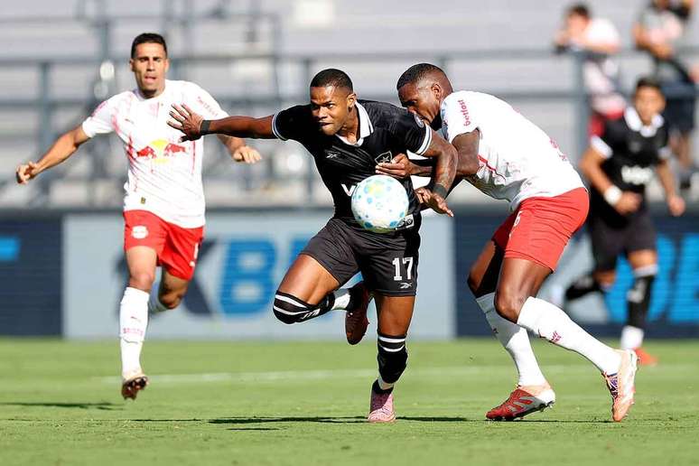 ரெட்புல் பிரகாண்டினோ வீரர்களுடன் பந்து தகராறில் ஜூனியர் சாண்டோஸ் –