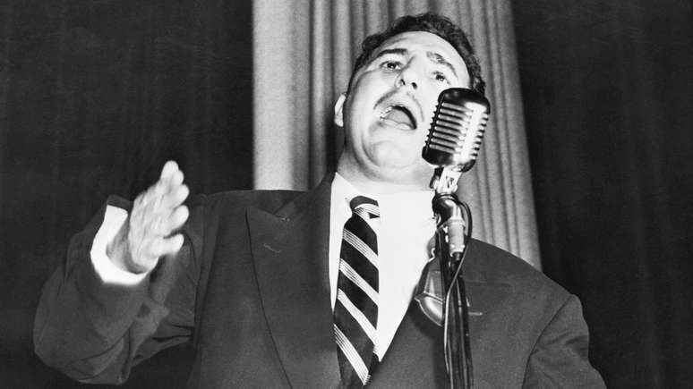 O jovem Fidel Castro, durante um discurso contra Fulgencio Batista em Cuba