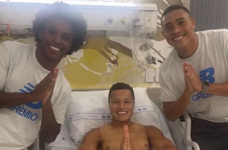William e Carlos Vin&iacute;cius visitaram Marlon no hospital &ndash;
