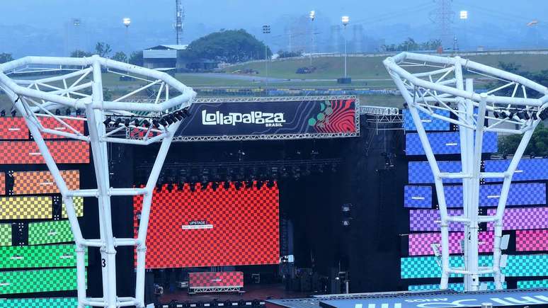 Grandes nomes, diferentes estilos e um s&oacute; lugar: o Lolla &eacute; encontro de f&atilde;s e &iacute;dolos &ndash; depositphotos.com / thenews2.com