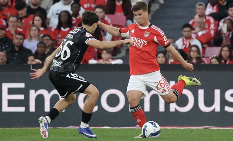 Dahl em a&ccedil;&atilde;o pelo Benfica diante do Vit&oacute;ria de Guimar&atilde;es &ndash;