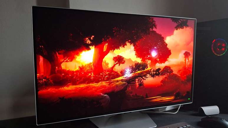 Mesmo jogos mais simples, como Ori and the Will of the Wisps, ficam ainda mais bonitos no Samsung Odyssey OLED G8 32"