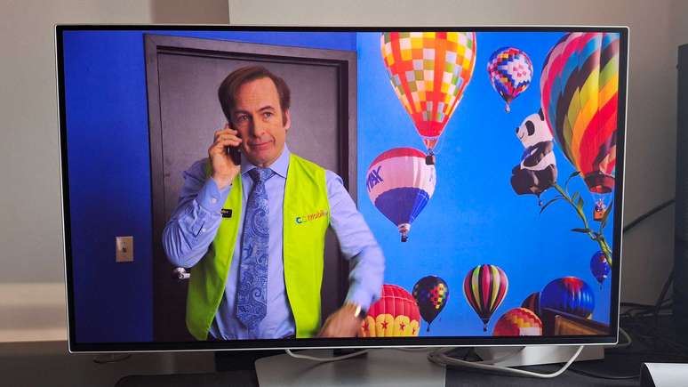 O Samsung Odyssey OLED G8 32" oferece uma experi&ecirc;ncia satisfat&oacute;ria com streaming e v&iacute;deos de YouTube vistos em 4K, mas o destaque nele fica nos jogos mesmo