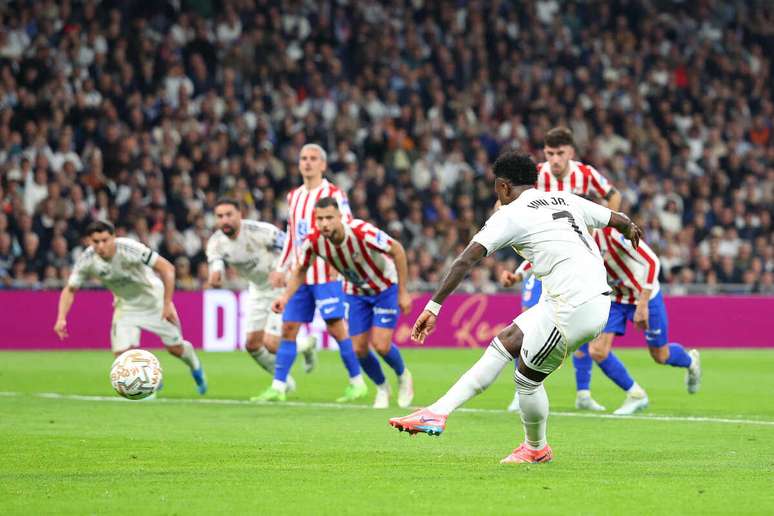 Vini J&uacute;nior saiu aplaudido deo Bernab&eacute;u &ndash;