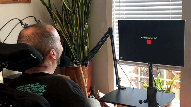 Eletrodos implantados diretamente no c&eacute;rebro podem detectar min&uacute;sculos sinais el&eacute;tricos que correspondem a pensamentos relativos a palavras e &agrave; fala