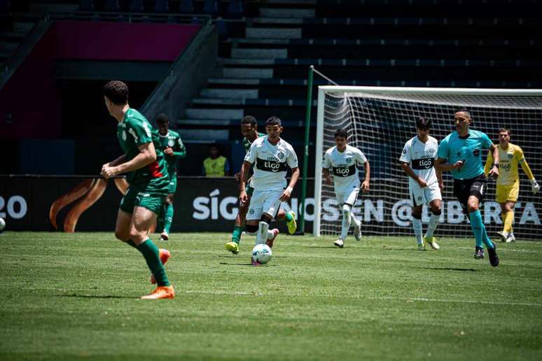 U-20 லிபர்டடோர்ஸில் 3வது இடத்திற்கான சண்டையில், ஒலிம்பியா எதிர்த்தாக்குதலை நடத்த முயற்சிக்கிறார், அதே நேரத்தில் பால்மீராஸ் தற்காப்புடன் கால்களைக் கண்டுபிடிக்க முயற்சிக்கிறார் -