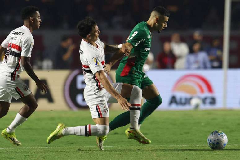 சாவோ பாலோ பால்மீராஸிடம் தோற்றார். இதனால், போட்டியாளரை தோற்கடிக்காமல் தொடர்ச்சியாக 12 ஆட்டங்கள் உள்ளன.