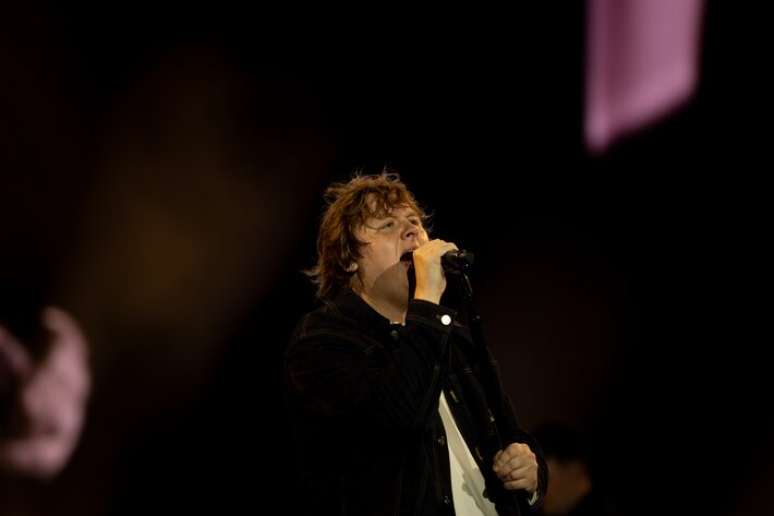 O cantor encerrou o show com sua m&uacute;sica mais conhecida: Someone You Loved.