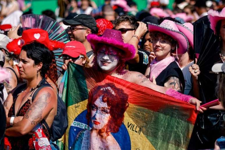 F&atilde;s de Chappell Roan lotam Lollapalooza neste s&aacute;bado, 21 de mar&ccedil;o