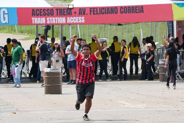 P&uacute;blico chega animado para o terceiro e &uacute;ltimo dia do Lollapalooza 2026