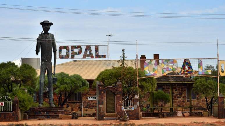 கூபர் பெடியின் கதை ஓப்பல்களின் கண்டுபிடிப்புடன் நேரடியாக இணைக்கப்பட்டுள்ளது, அவற்றின் மாறுபட்ட பிரகாசத்திற்காக அறியப்பட்ட விலைமதிப்பற்ற கற்கள் - depositphotos.com / fotofritz