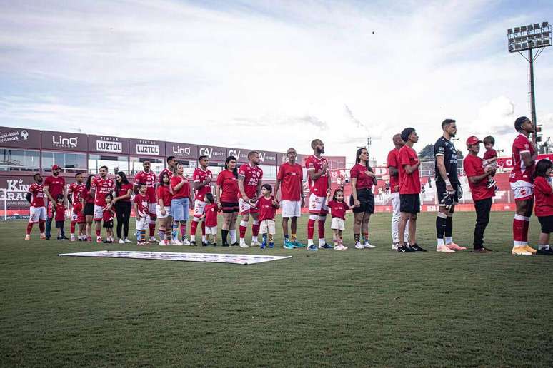 Vila Nova&nbsp; posa para o jogo contra o CRB.