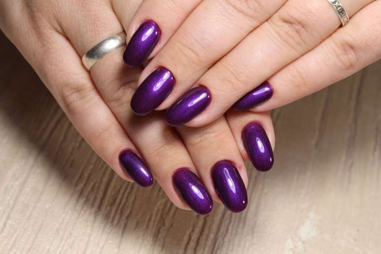 O ametista foge do cl&aacute;ssico vermelho e abre espa&ccedil;o para uma interpreta&ccedil;&atilde;o mais contempor&acirc;nea da cor 