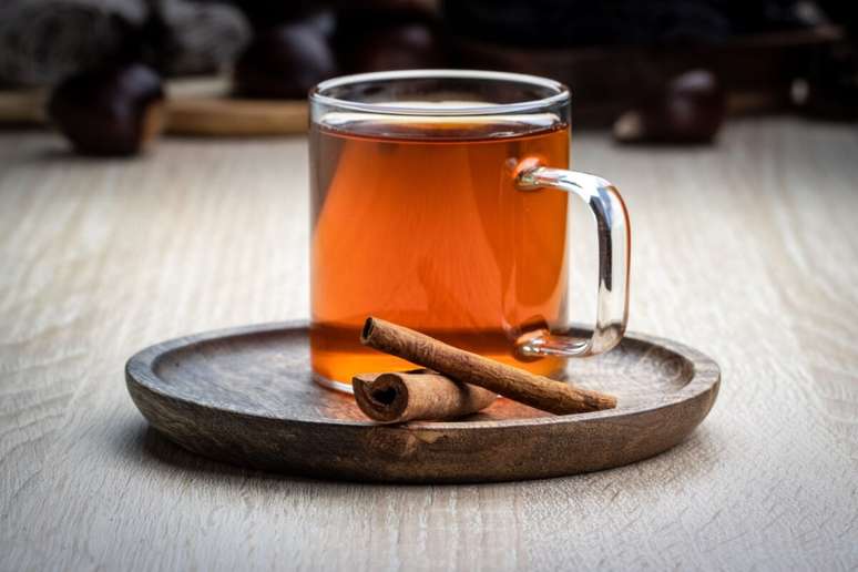 Ch&aacute; de espinheira-santa com canela 