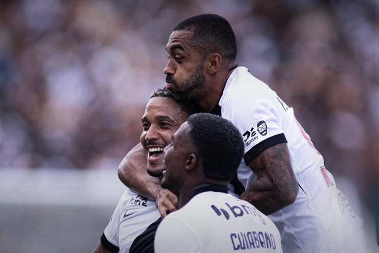 Vasco cresceu ofensivamente ap&oacute;s chegada de Renato Ga&uacute;cho, mas ainda busca equil&iacute;brio defensivo &ndash;