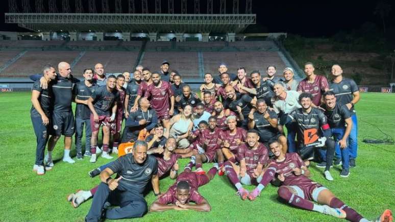 Equipe do Jacuipense celebrando a classifica&ccedil;&atilde;o &agrave; quinta fase da Copa do Brasil